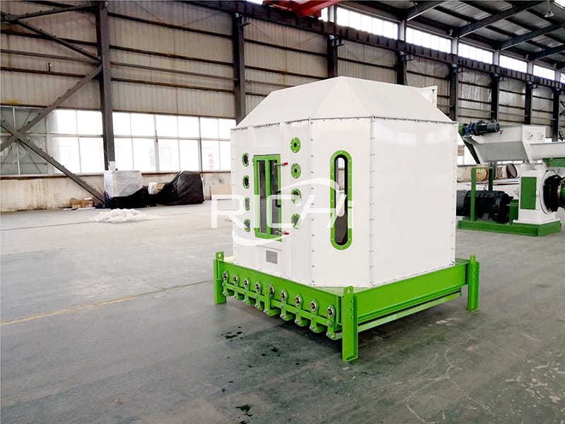 What is the purpose of cooling machine on poultry chicken feed pellet production plant？