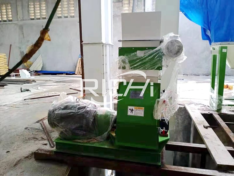 Poultry feed hammer mill crushing equipment and technology of poultry feed materials